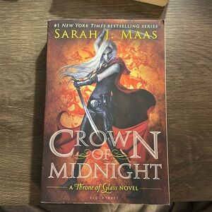 crown of midnight by Sarah J. Maas